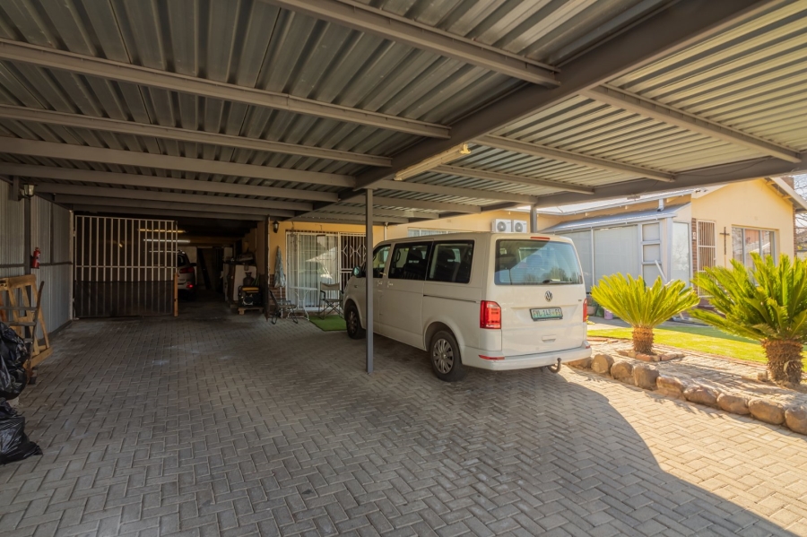 6 Bedroom Property for Sale in Morewag Free State